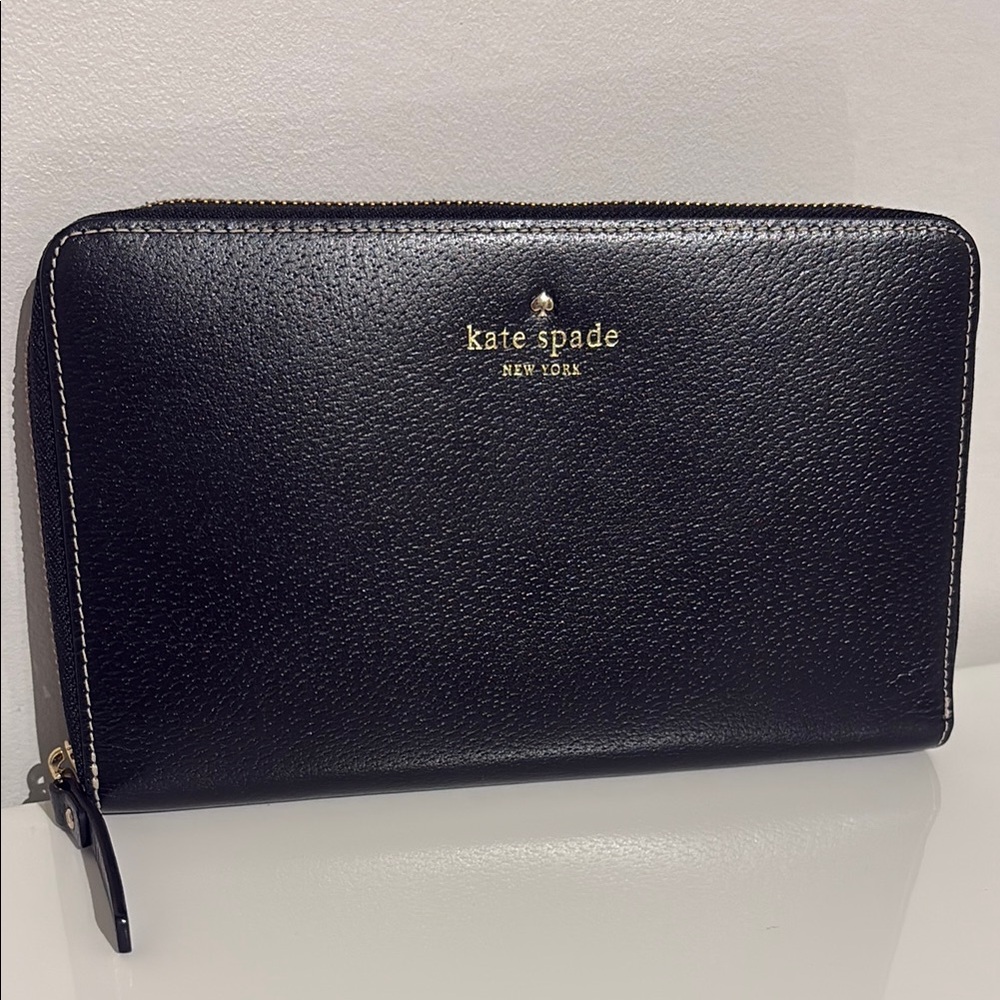 Kate Spade ♠️ Black Pebbled Leather Zippered Travel Wallet Like New